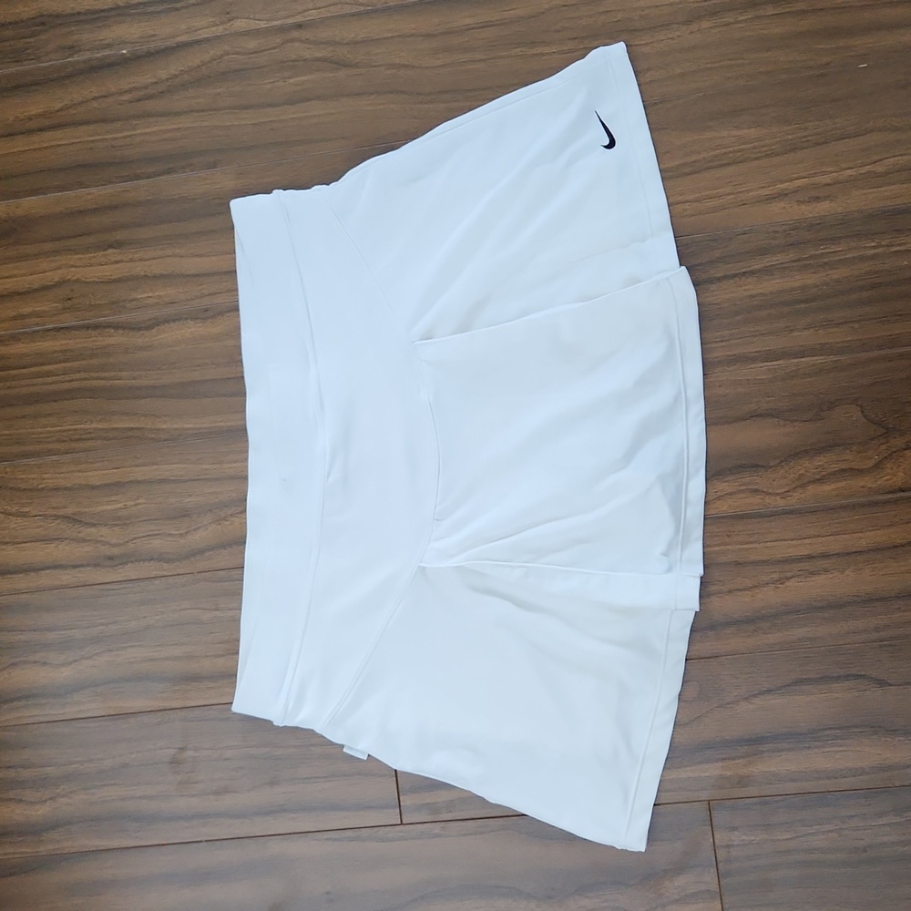 VGUC Nike women's Fit Dry skirt with liner shorts